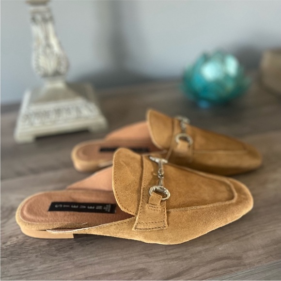 Steve Madden Tan Suede Loafers Slide Sandals with Buckle - Picture 3 of 4